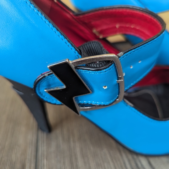 TUK Lightning Bolt Heels - Picture 2 of 9